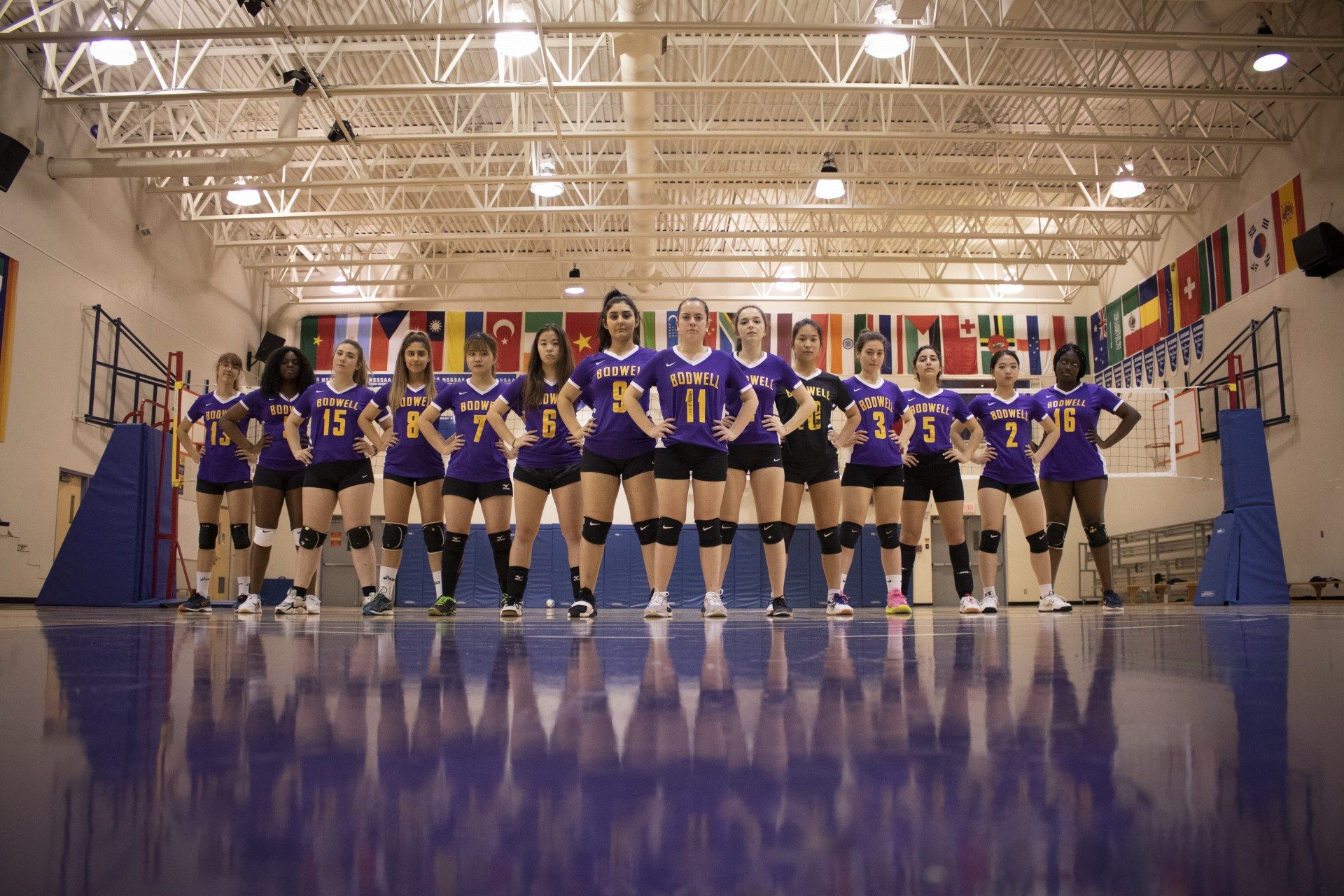 Alumnas en un equipo de voley en su escuela canadiense.